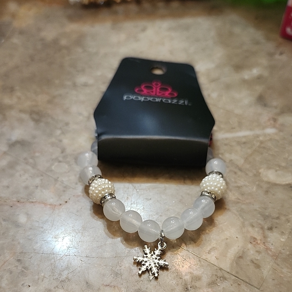 Paparazzi White and Silver Snowflake Bracelet